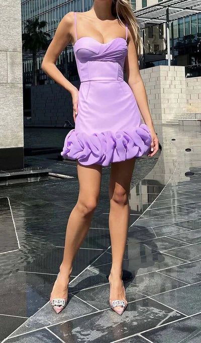 Vestido de fiesta corto con corsé, volantes y tirantes finos